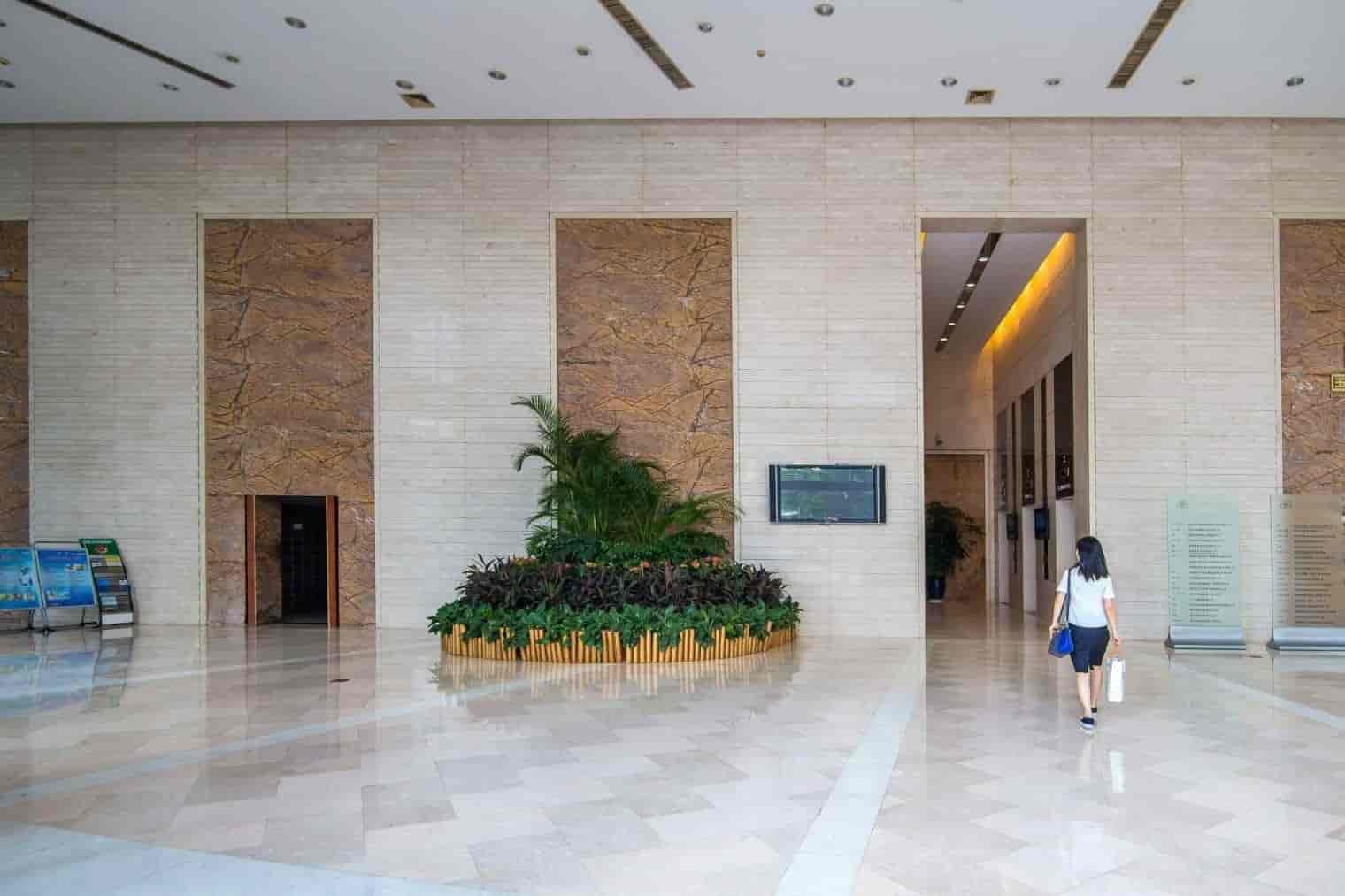 国际西岸商务大厦办公区实景图