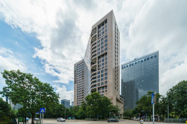 丽雅查尔顿广场建筑外观图