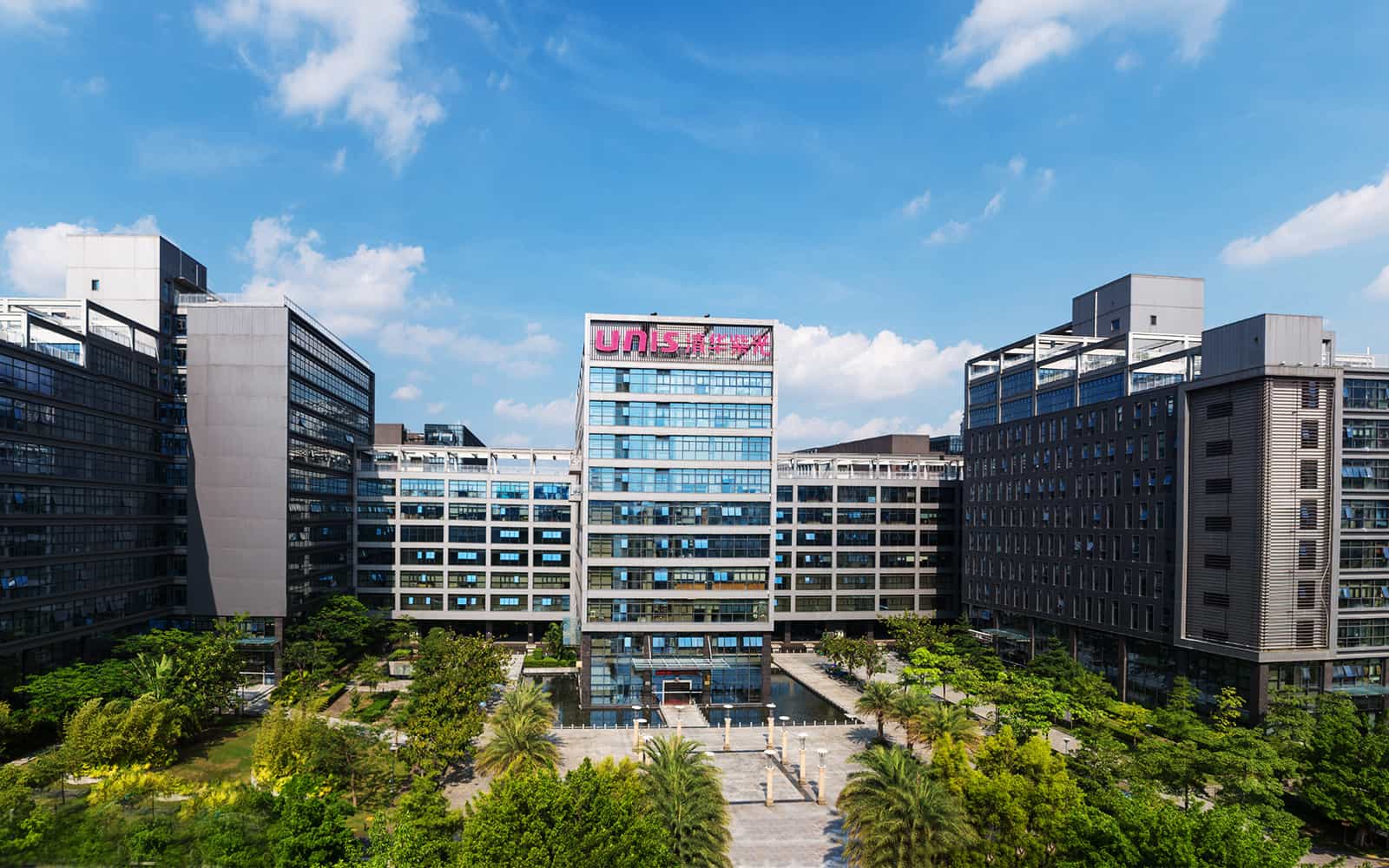 清华信息港建筑外观图