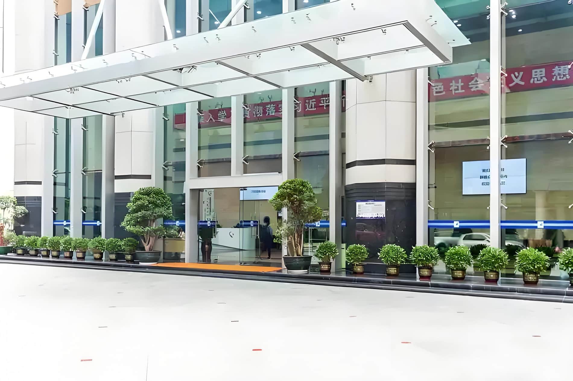 赛格广场大堂实景图