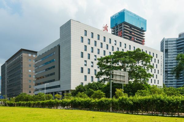 武汉大学产学研大楼园区环境图