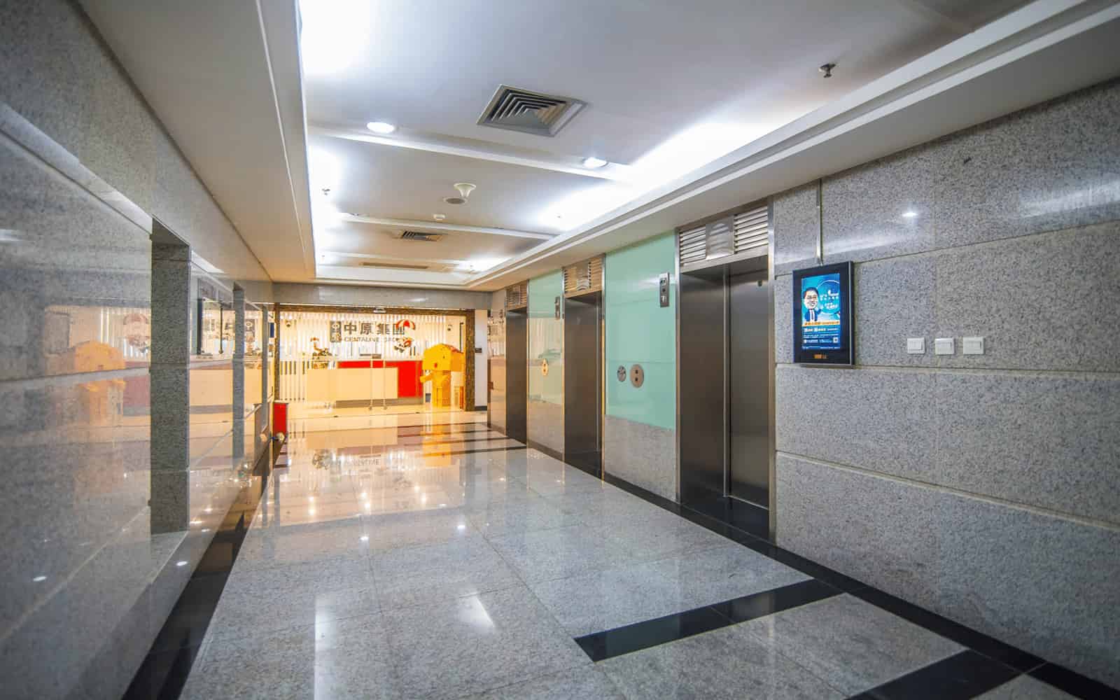 新华保险大厦园区环境图